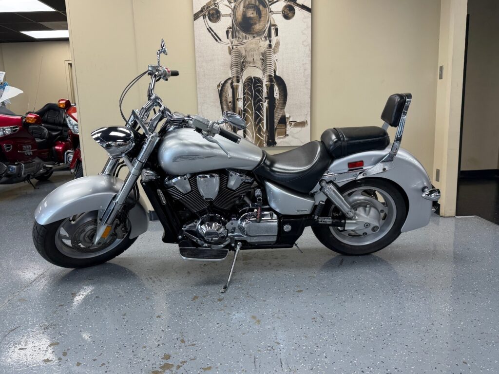 2005 Honda VTX1800N2